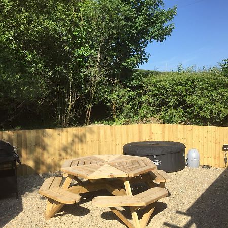 Romantic Getaway Luxury Wooden Cabin With Private Hot Tub And Bbq Aberystwyth Esterno foto