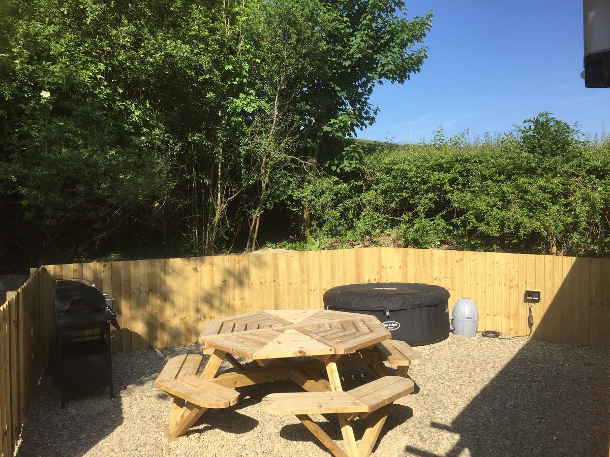 Romantic Getaway Luxury Wooden Cabin With Private Hot Tub And Bbq Aberystwyth Esterno foto