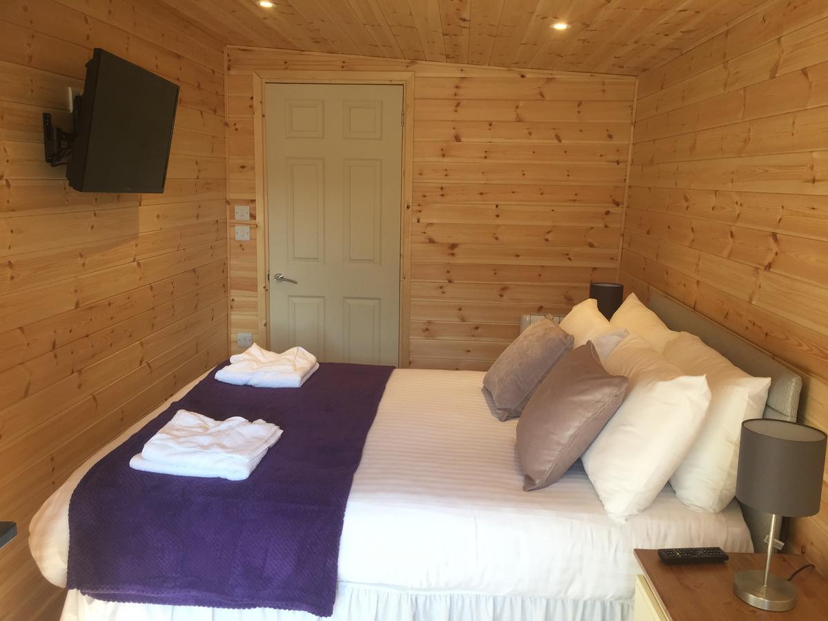 Romantic Getaway Luxury Wooden Cabin With Private Hot Tub And Bbq Aberystwyth Esterno foto